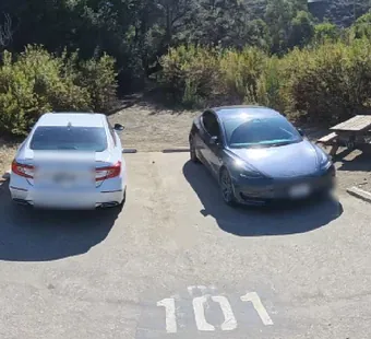 Leo Carrillo site 101, 360 photo: two cars parked side by side, picnic table between them