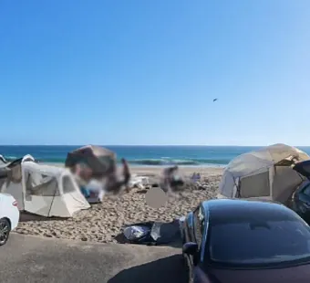 Thornhill Broome site 34, 360 photo: cars and tents packed in on both sides